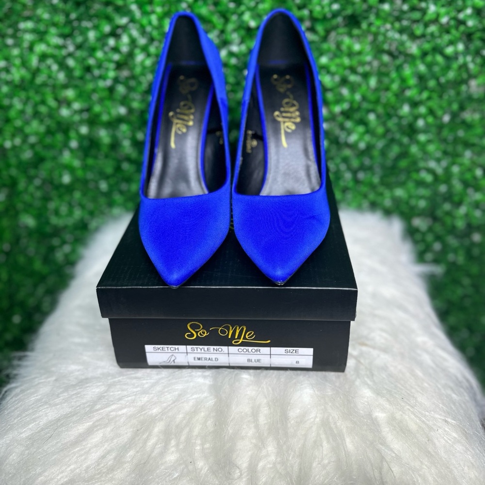 So Me! Blue pointed toe heel pump. Never worn